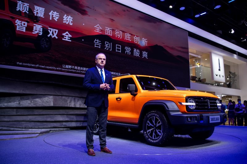 WEY首款智能豪华越野SUV "坦克300" 全球首发