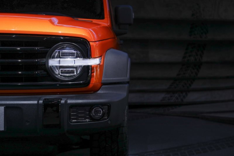 WEY首款智能豪华越野SUV "坦克300" 全球首发