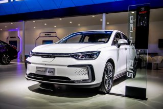 新款BEIJING-EU5蓉城出道 优质口碑圈粉都市智族