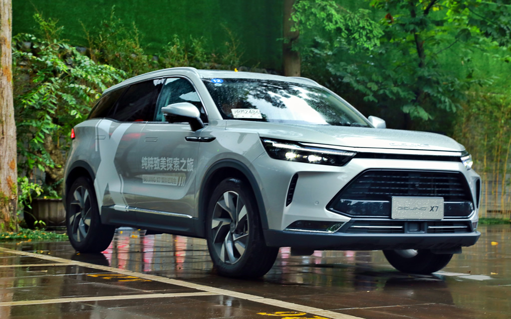 做一个纯粹的人 开一辆纯粹的车 试驾纯粹的BEIJING-X7