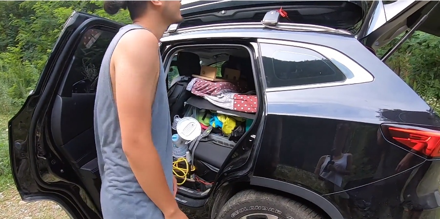 捷克斯柯达深陷泥潭，大橙子主动帮忙推车