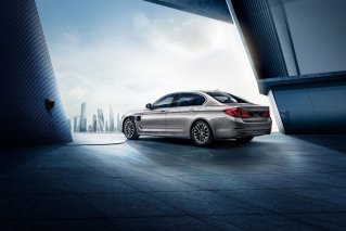 与时代共进 BMW 5系插电式混合动力里程升级版邀你创想未来