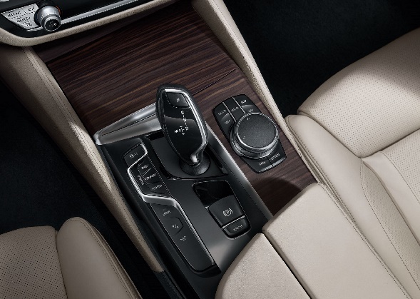与时代共进 BMW 5系插电式混合动力里程升级版邀你创想未来