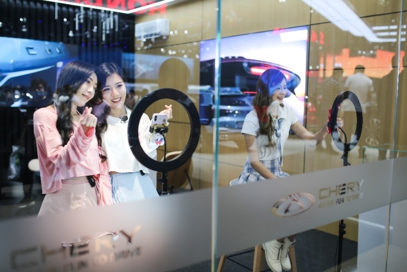 北京车展现场直击:奇瑞汽车展台人气爆棚