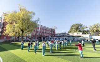 宝马爱心基金资助“BMW童悦之家”留守儿童学校足球场