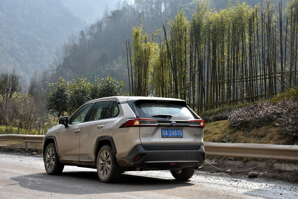 最贴近生活的用车 驾威兰达双擎纵情山水间、乐享雪山景
