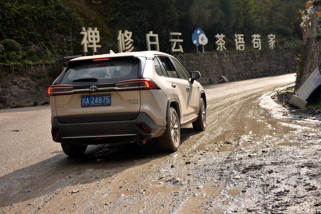 最贴近生活的用车 驾威兰达双擎纵情山水间、乐享雪山景