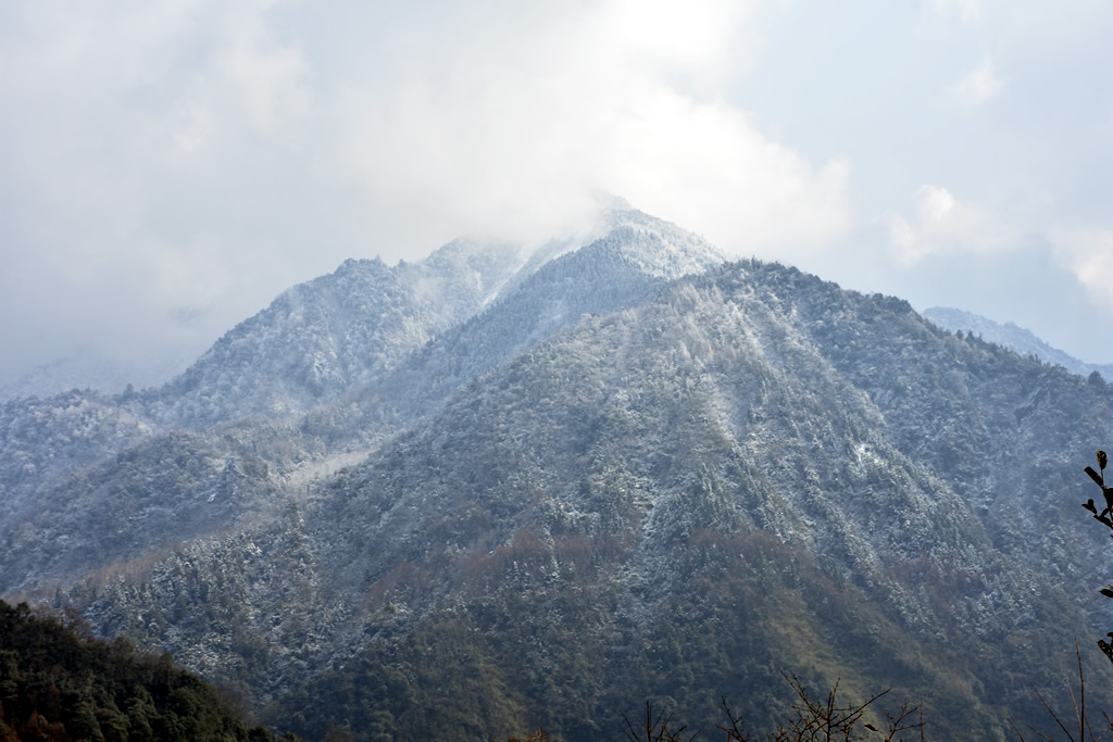 最贴近生活的用车 驾威兰达双擎纵情山水间、乐享雪山景