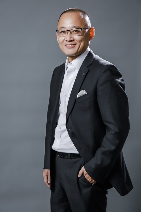 巴黎之光 美学复兴 DS 联手《ELLEMEN睿士》深度诠释DS 9法式高定设计