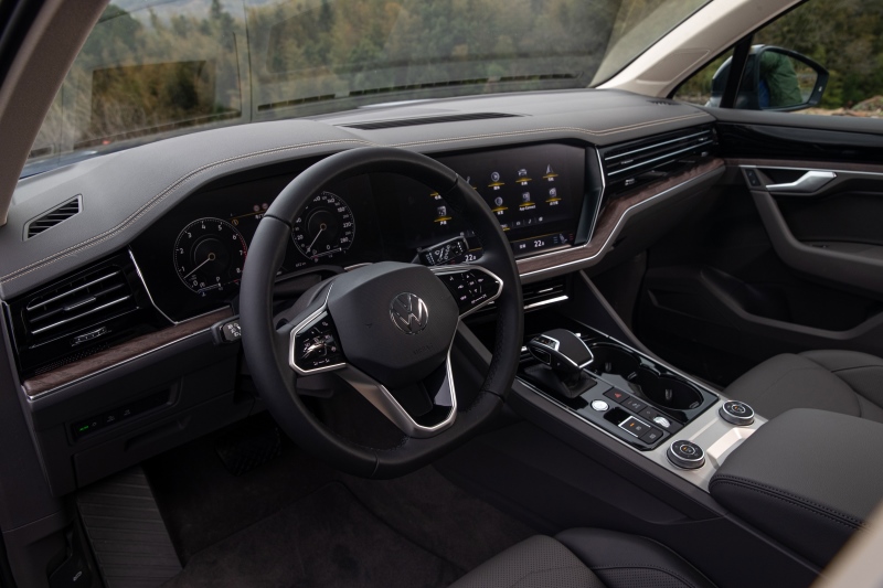 途锐3.0 T途锐3.0 TSI 锐享版 曜黑运动套装 焕装上新SI 锐享版 曜黑运动套装 焕装上新