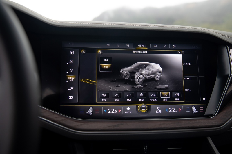 途锐3.0 TSI 锐享版 曜黑运动套装 焕装上新