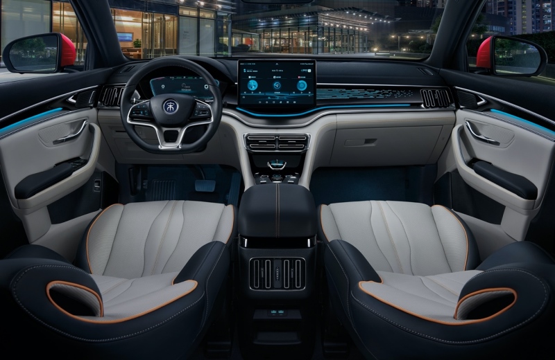 安全智能、全面引领，宋PLUS EV“佩刀”上市 售价16.98万元-18.68万元