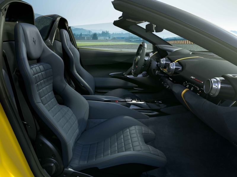 法拉利812 Competizione携手812 Competizione A耀世登场