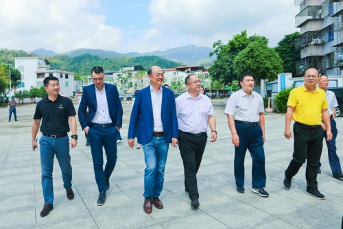 启明筑梦·点亮未来 福建奔驰“启明星计划”走进华安