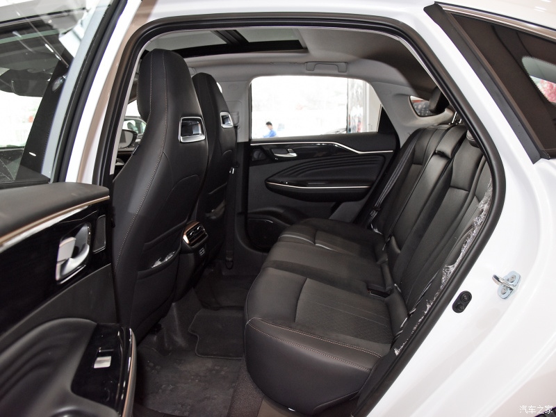 拿到指拿到指标的家庭看过来 这三款主流新能源家轿了解一下标的家庭看过来 这三款主流新能源家轿了解一下