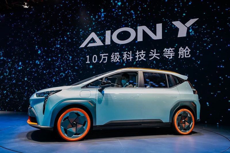 明星车型齐发力 广汽埃安迎月销过万里程碑