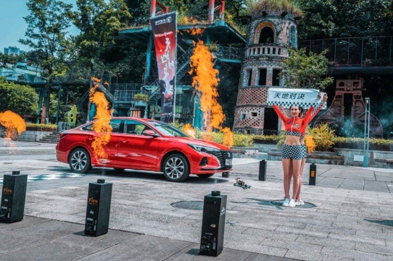天地对决落下帷幕!穿越机快,长安逸动PLUS更拉风!