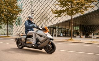 全新BMW CE 04摩托车全球首发 开启都市两轮出行新篇章
