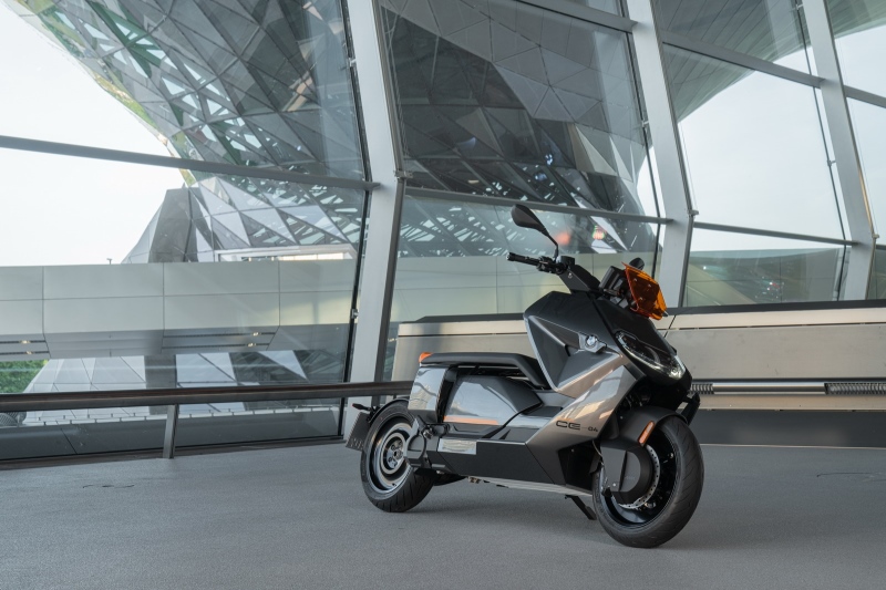 全新BMW CE 04摩托车全球首发 开启都市两轮出行新篇章