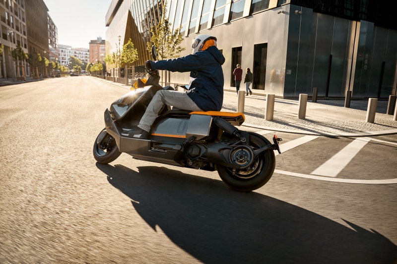 全新BMW CE 04摩托车全球首发 开启都市两轮出行新篇章