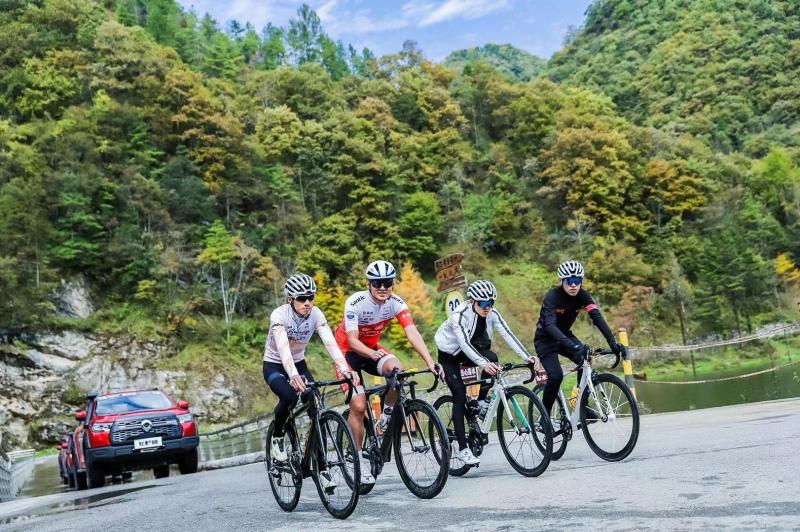 长城炮助阵神农架野人五项巴桃园杯自行车公开赛