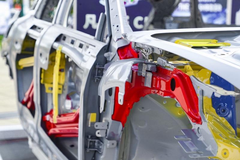 凡尔赛C5 X领取“2021中国十佳车身”大奖，内外兼修、全球品质获权威认证