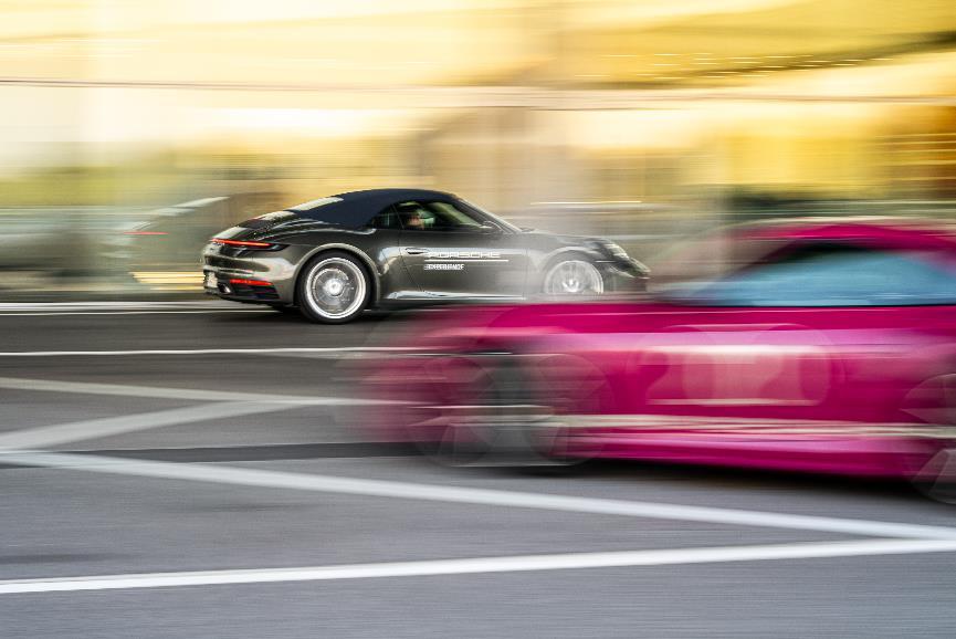 以全新 911 Turbo S 保时捷中国 20 周年纪念版交车仪式，开启保时捷尽享跑车日