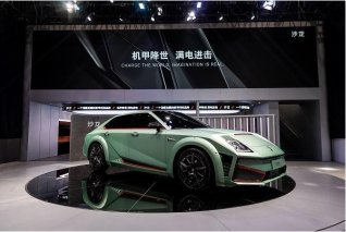 沙龙带来机甲科技新品类 以差异化创新入局豪华纯电赛道