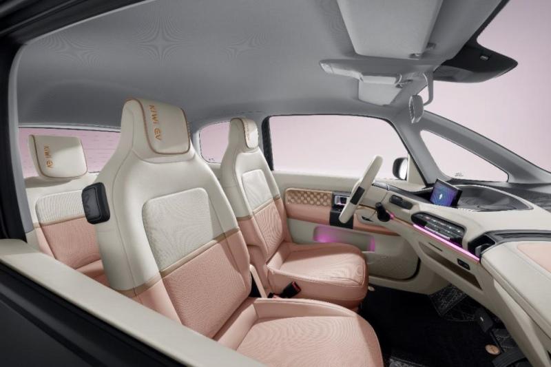 售价8.98万元,KiWi EV“时髦金”内饰高定版于LING HOUSE 重磅上市!