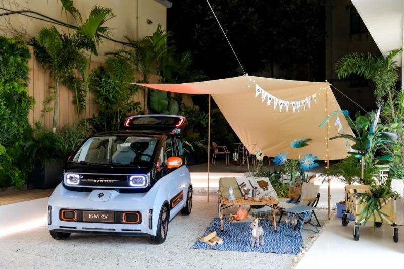 售价8.98万元,KiWi EV“时髦金”内饰高定版于LING HOUSE 重磅上市!