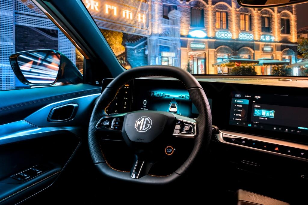 无惧犀利提问，凭实力被易立竞点赞 这个AI是业界“天花板”了吧！