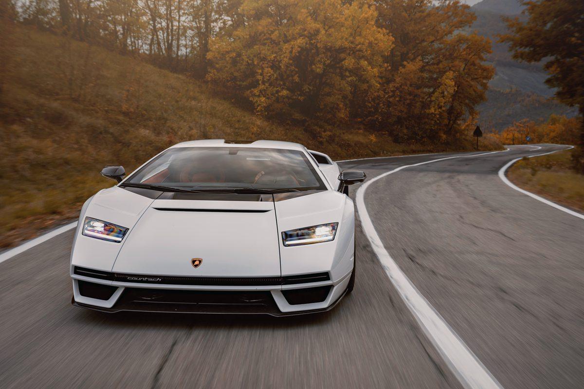 Countach LPI 800-4首次动态亮相
