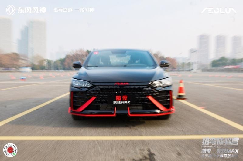 专属年轻人的潮范儿机甲战车!暗夜·奕炫MAX又在“搞事情”