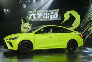 6.9秒破百 35米刹停 最凶狠轿跑MG5天蝎座动力曝光