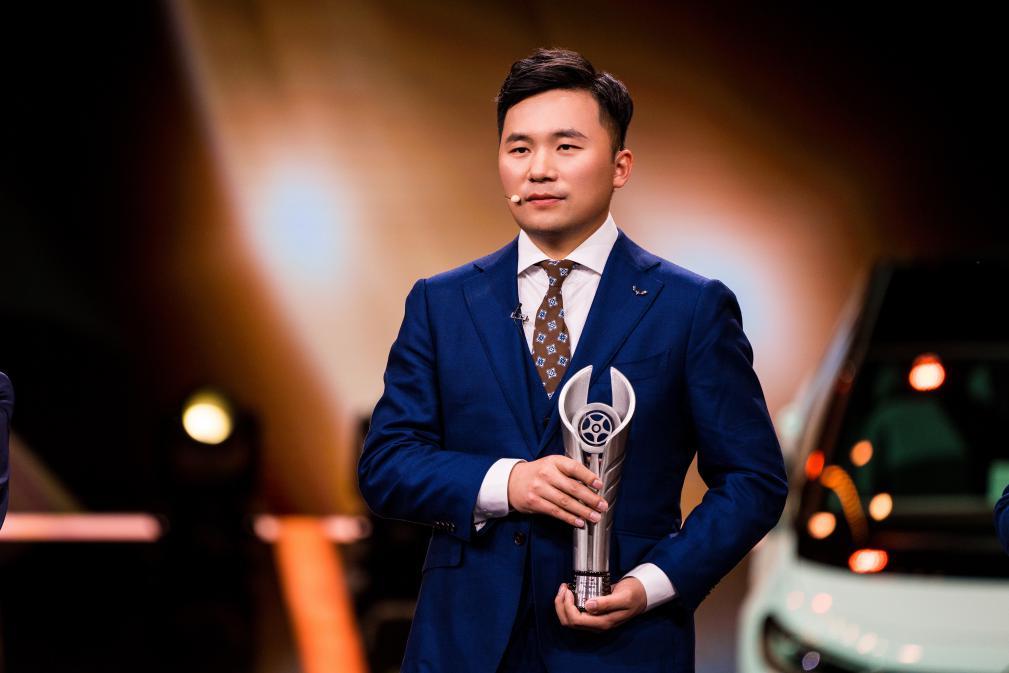 央视权威认证!宏光MINIEV荣膺2021中国汽车风云盛典评委会特别奖