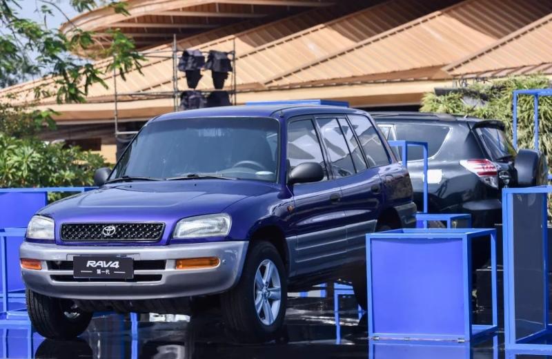 RAV4荣放2022款在传承中创新,实力再进阶