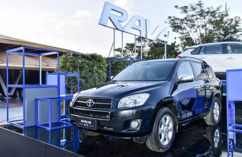 RAV4荣放2022款在传承中创新,实力再进阶