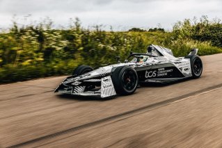 竞而为新 以赛促研 捷豹TCS车队完成第三代Formula E赛车原型车的首次试车