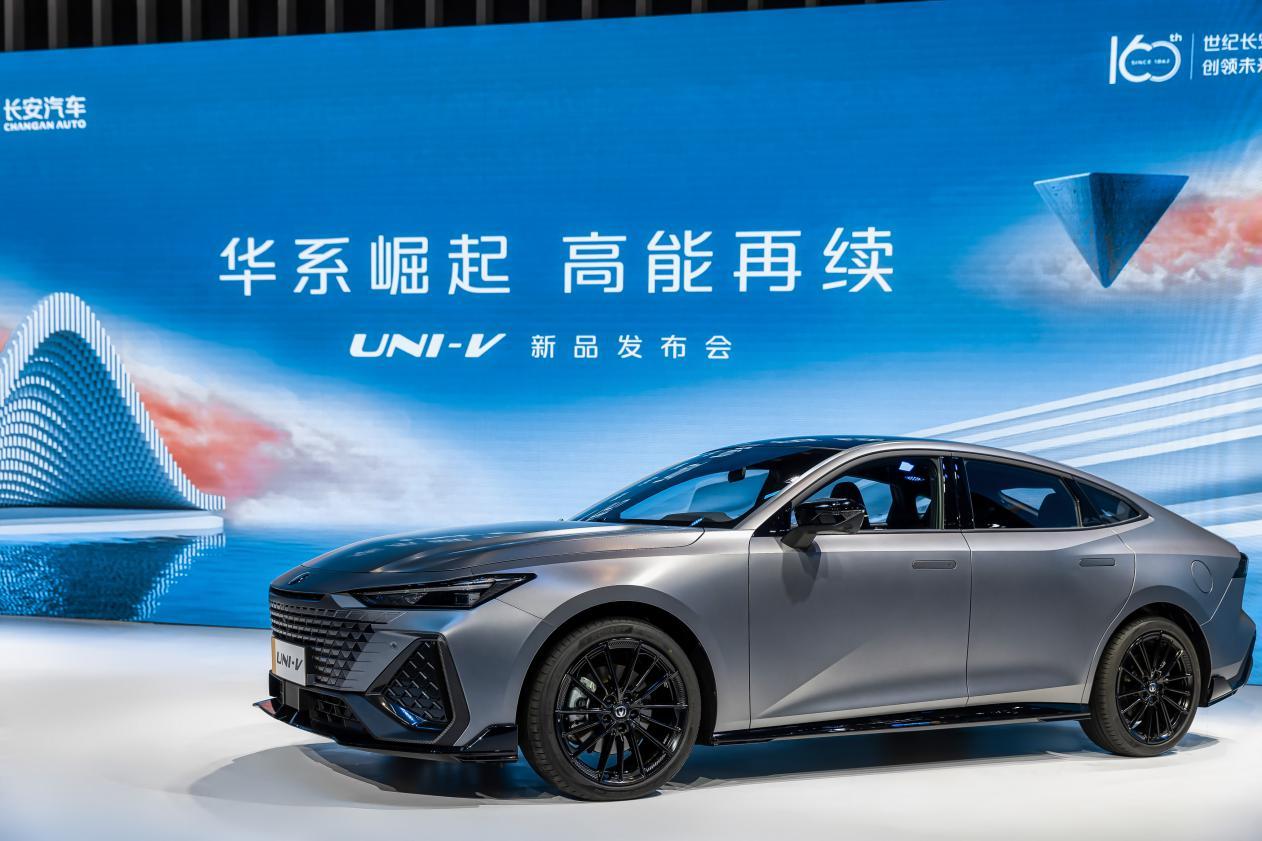 标配运动套件，UNI-V 2.0T 12.99万元起正式上市，iDD全球首秀