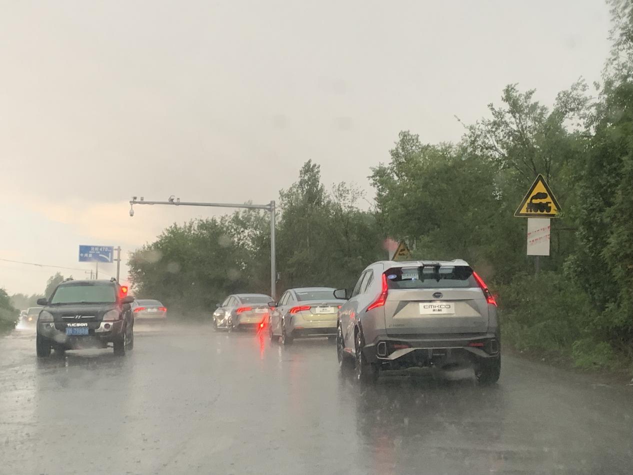 一箱油最长跑1711km,百公里油耗3.2L,钜浪混动GMC 2.0谁与争锋?