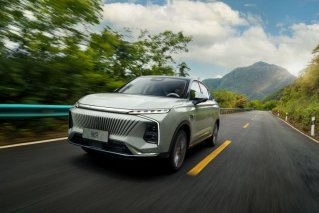 让爱车更有趣、更懂你的荣威鲸，鲸趣智能系统时刻在线