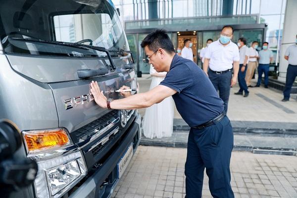 东风多利卡超能品鉴万里行抵达武汉，实况2000公里奉上精彩开篇