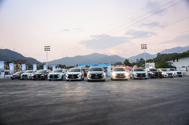 15万元级7座家用车天花板！风行游艇实力稳赢MPV、SUV、轿车三界强者