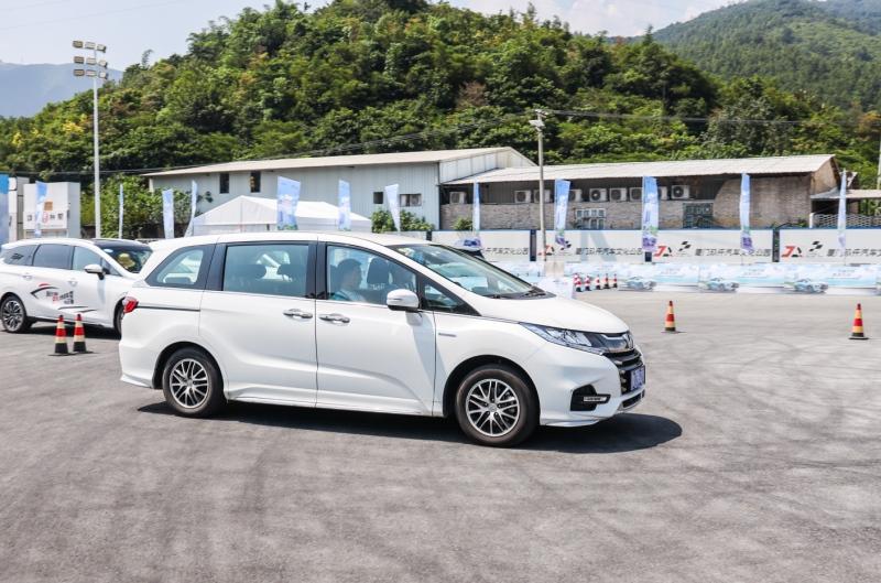 15万元级7座家用车天花板！风行游艇实力稳赢MPV、SUV、轿车三界强者
