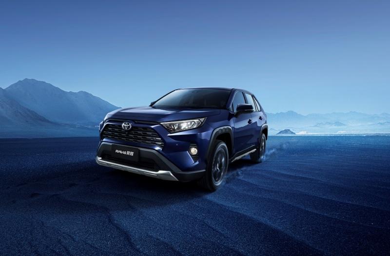 RAV4荣放家族全能实力，无忧畅享全家出行