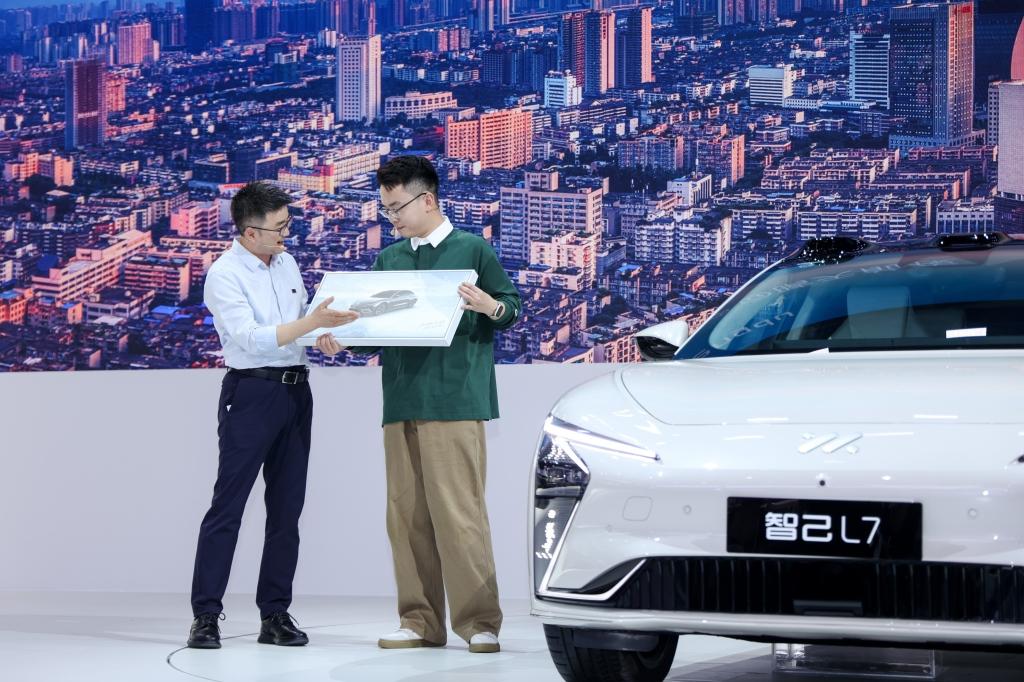 第2,000台智己L7交付了！#宝藏车型#智己L7惊艳登陆2022成都车展