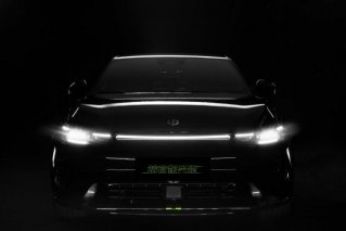 碳纤维暗夜套件、CTC技术、双油冷电驱，零跑C01高性能暗夜极光版亮相成都车展