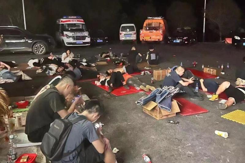 热血集结灭山火 冲锋一线显担当，BJ40彰显越野人的英雄气！