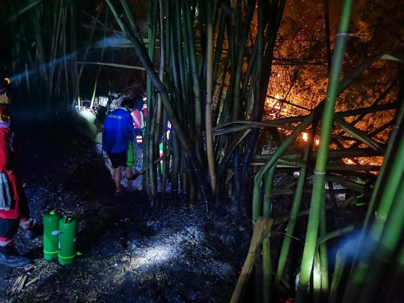 热血集结灭山火 冲锋一线显担当，BJ40彰显越野人的英雄气！