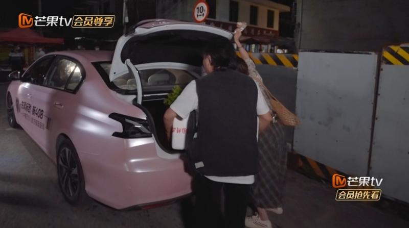 帅气、充实和有求必应的TA，满足黄晓明对餐厅暖心伙伴的所有幻想
